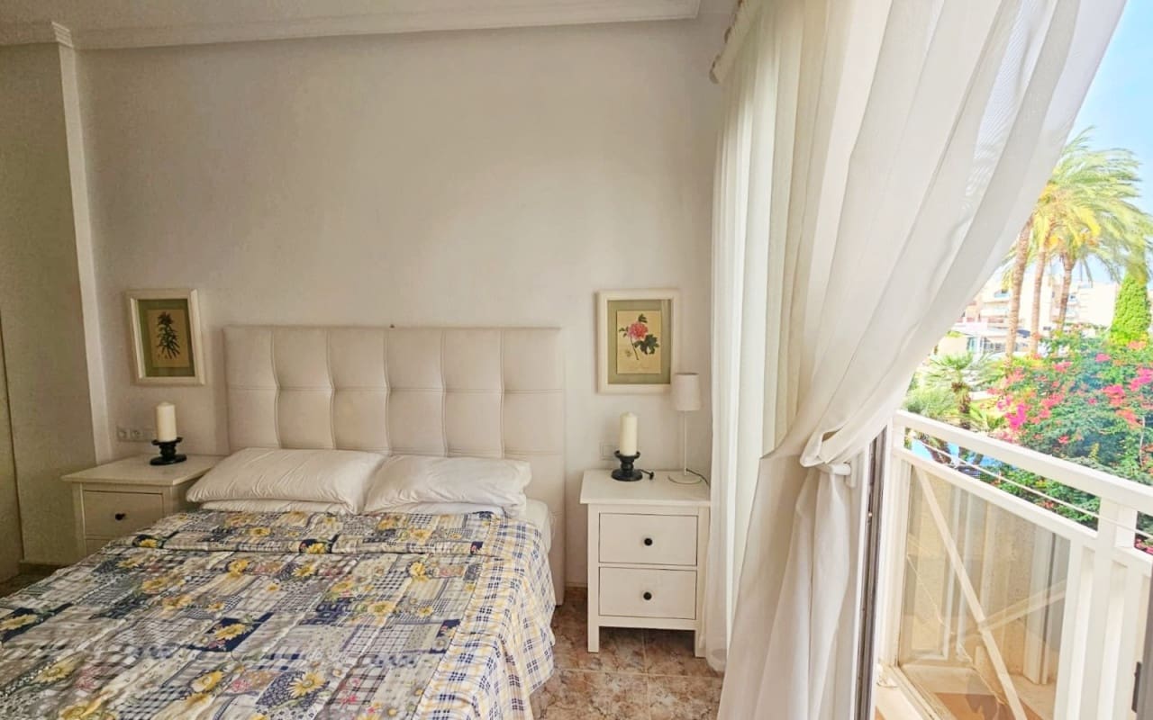2 makuuhuone Ranta-asunto myytävänä paikassa Orihuela Costa mukana uima-altaan - 224 000 € (Ref: 9997285)