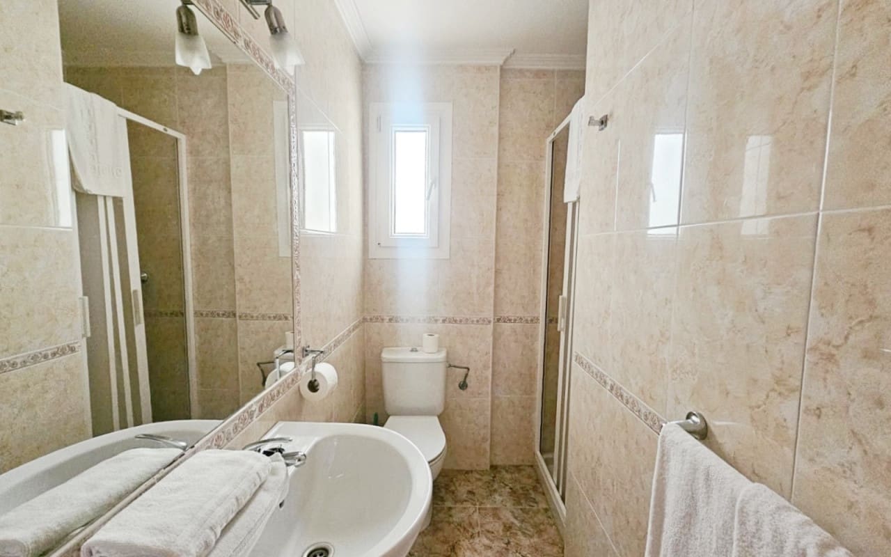 2 makuuhuone Ranta-asunto myytävänä paikassa Orihuela Costa mukana uima-altaan - 224 000 € (Ref: 9997285)