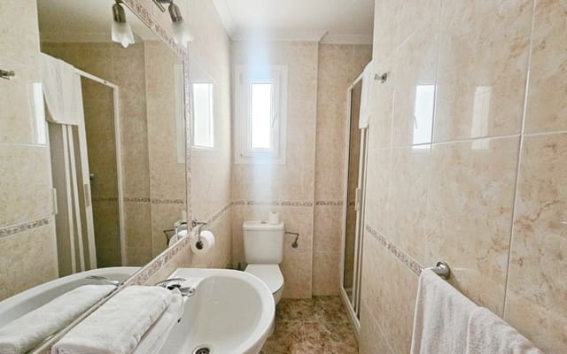 2 soveværelse Strandlejlighed til salg i Aguamarina, Orihuela med swimmingpool garage - € 224.000 (Ref: 9997285)