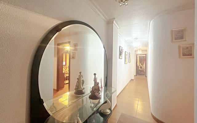 4 soverom Leilighet til salgs i Centro - Muelle Pesquero, Torrevieja med garasje - € 255 000 (Ref: 9997286)