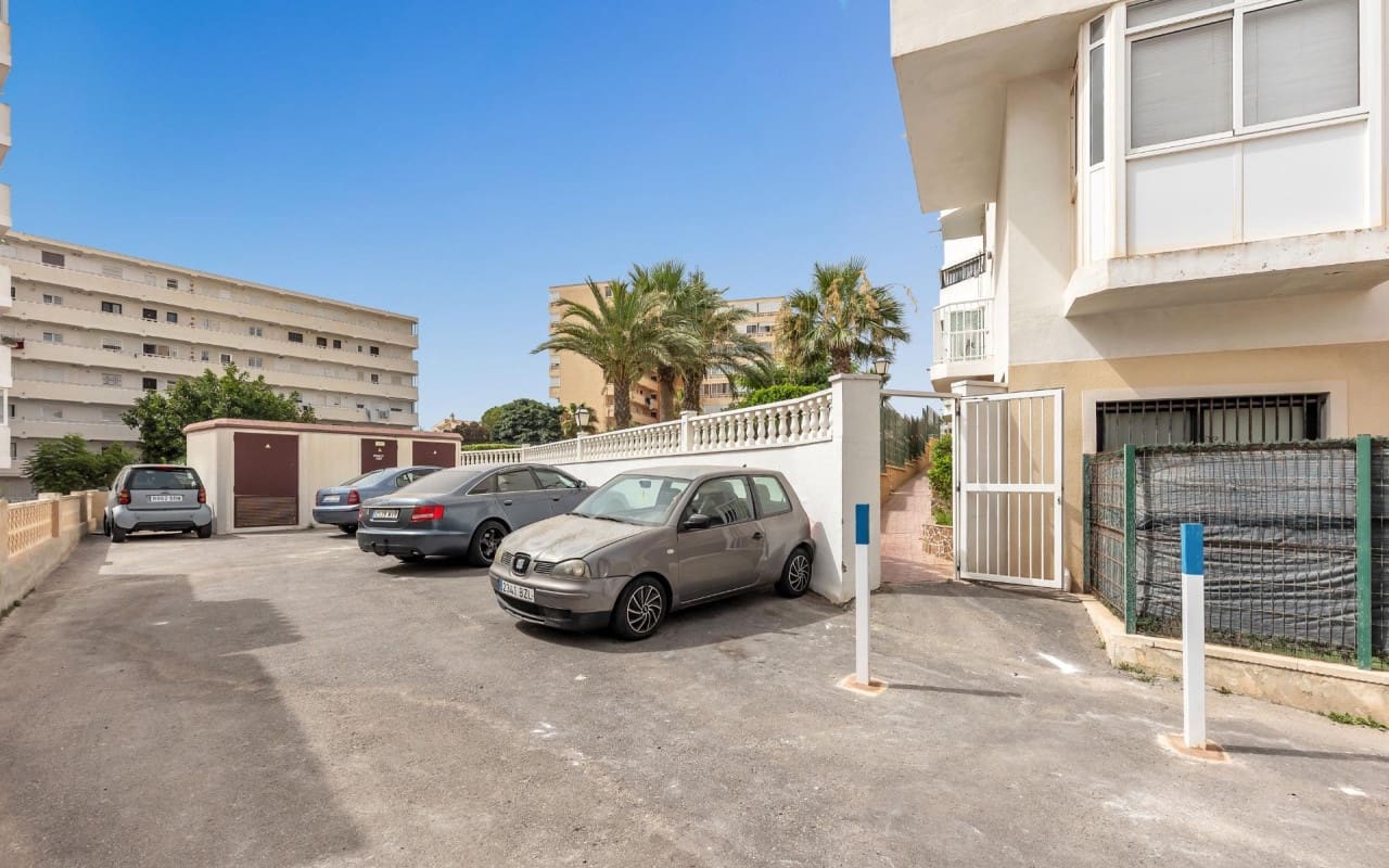 Studio à vendre à Torrevieja avec piscine - 79 900 € (Ref: 9997289)