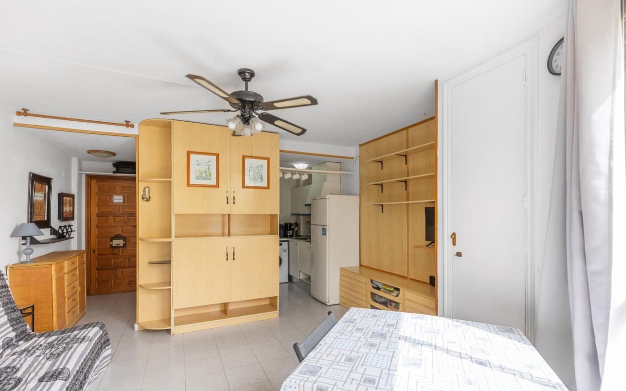 Studio à vendre à Torrevieja avec piscine - 79 900 € (Ref: 9997289)