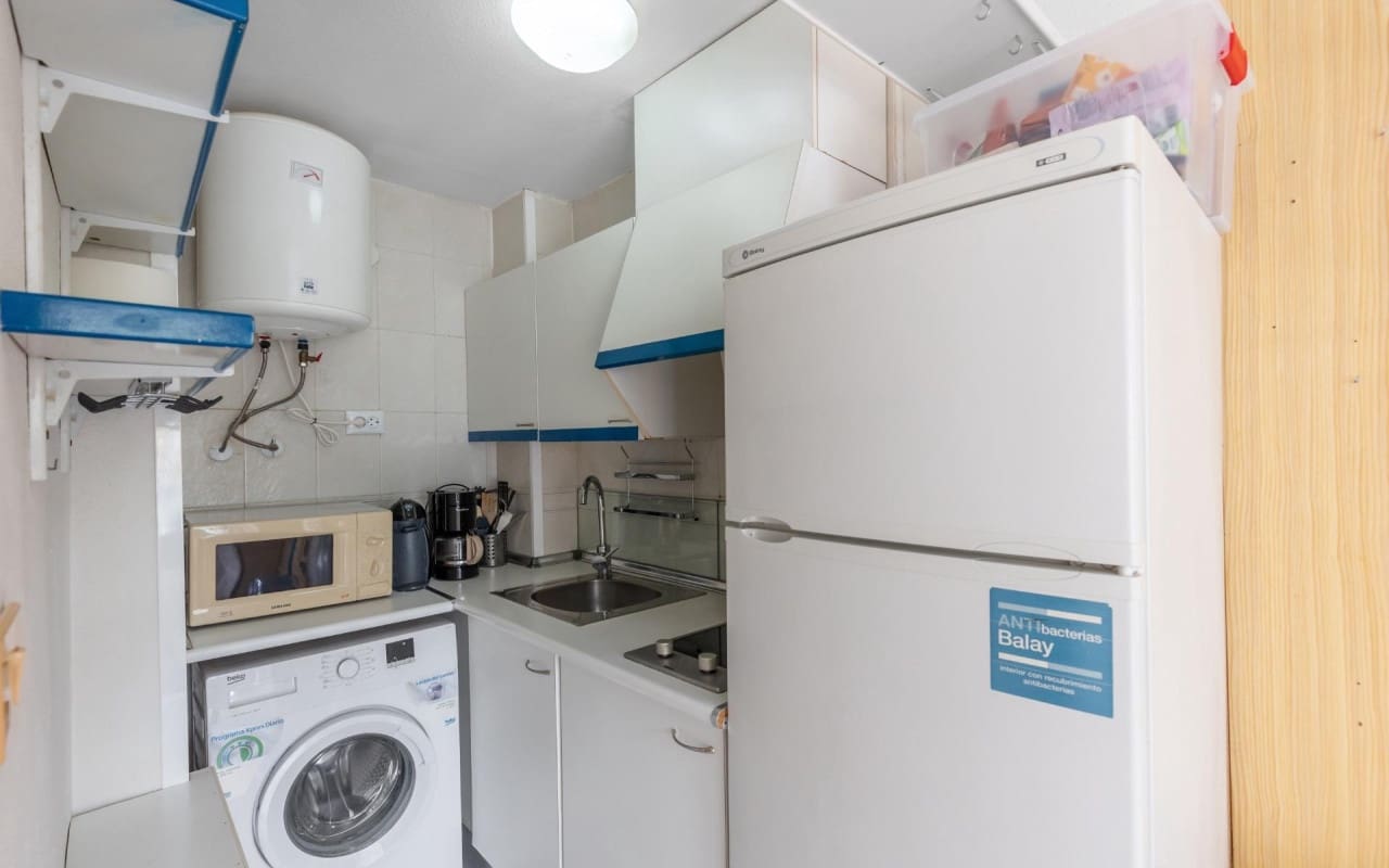 Studio à vendre à Torrevieja avec piscine - 79 900 € (Ref: 9997289)