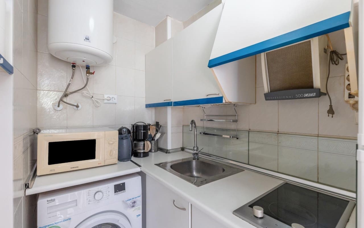 Studio à vendre à Torrevieja avec piscine - 79 900 € (Ref: 9997289)