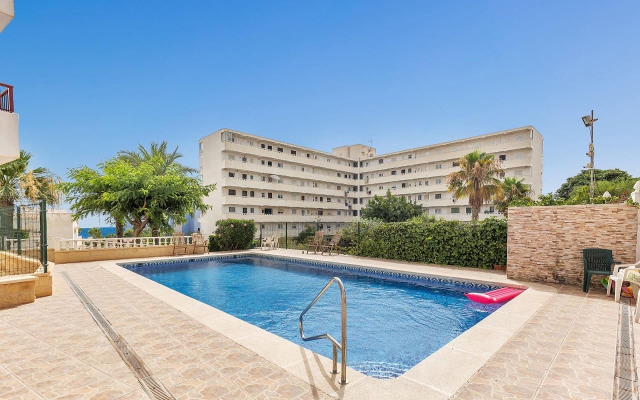 Studio à vendre à Torrevieja avec piscine - 79 900 € (Ref: 9997289)