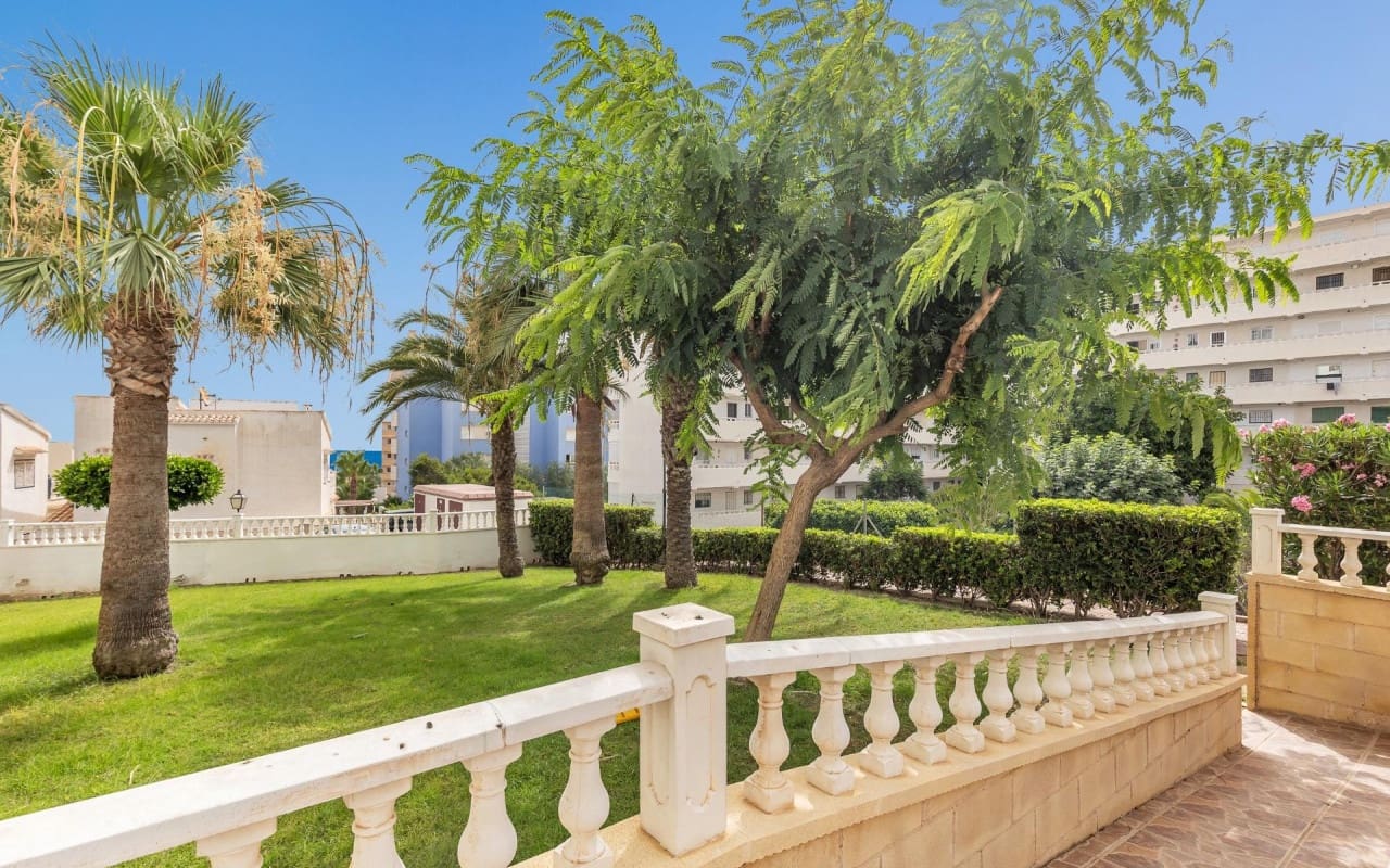 Studio à vendre à Torrevieja avec piscine - 79 900 € (Ref: 9997289)