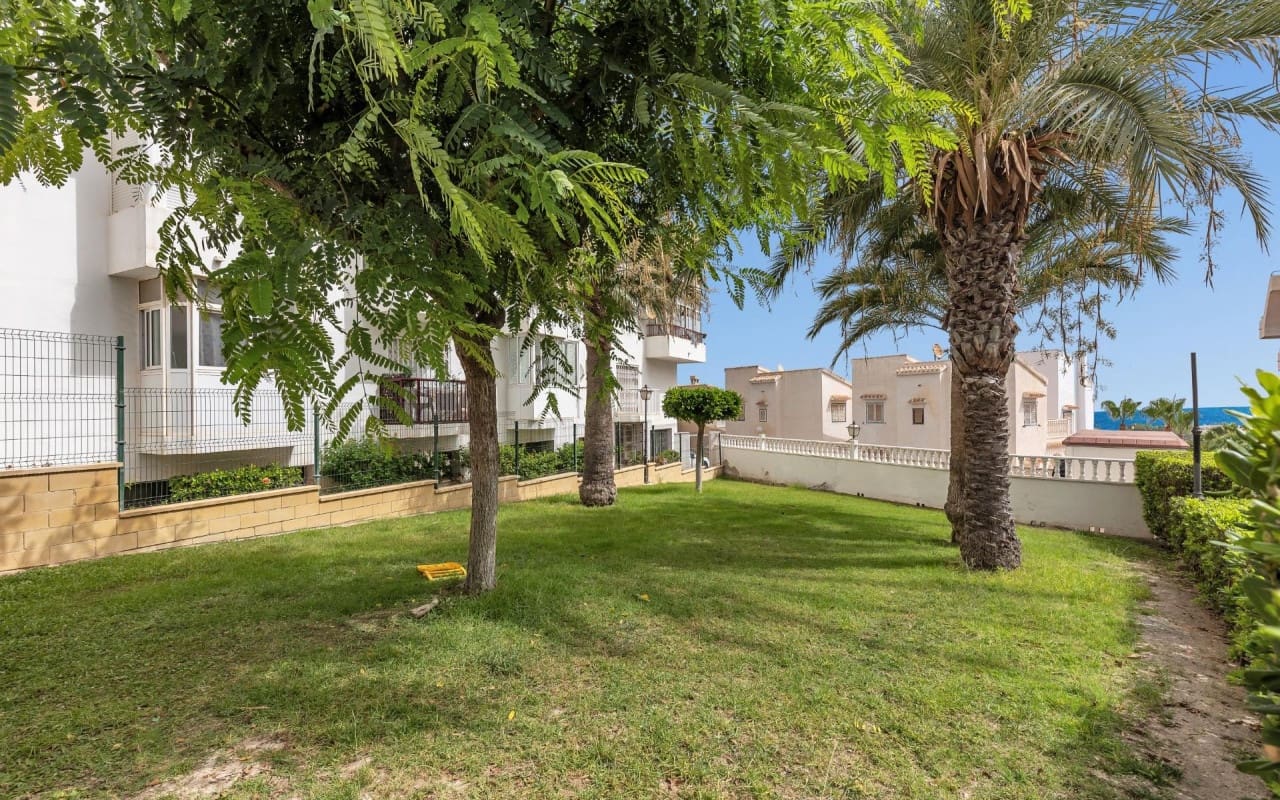 Studio à vendre à Torrevieja avec piscine - 79 900 € (Ref: 9997289)