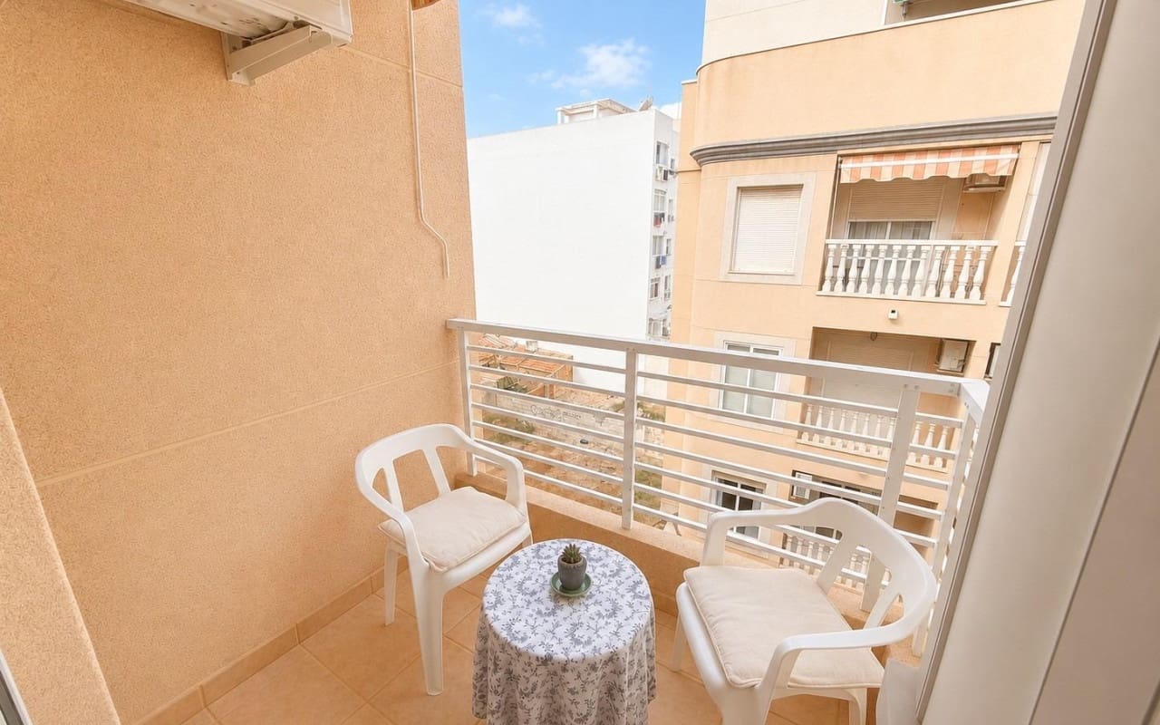 2 quarto Apartamento para venda em Torrevieja com piscina - 135 000 € (Ref: 9997293)