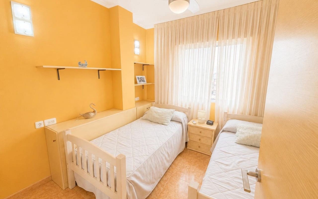 2 quarto Apartamento para venda em Torrevieja com piscina - 135 000 € (Ref: 9997293)