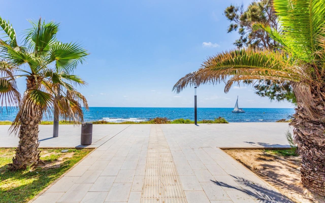 2 quarto Apartamento para venda em Torrevieja com piscina - 135 000 € (Ref: 9997293)