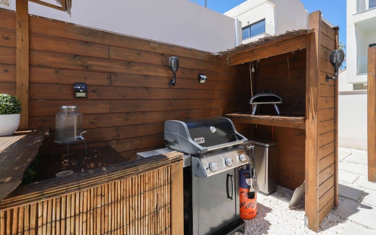 4 soverom Villa til salgs i Benijofar med svømmebasseng garasje - € 640 000 (Ref: 9997580)