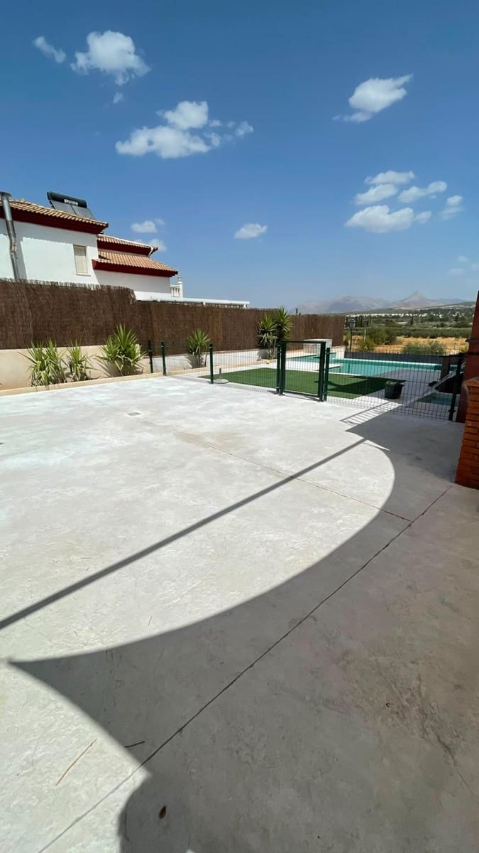 Villa/Maison Semi-Mitoyenne de 3 chambres à louer à Albolote avec piscine garage - 1 300 € (Ref: 10005736)