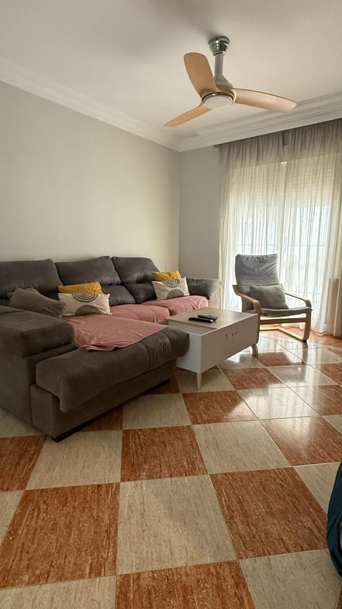 Villa/Maison Semi-Mitoyenne de 3 chambres à louer à Albolote avec piscine garage - 1 300 € (Ref: 10005736)