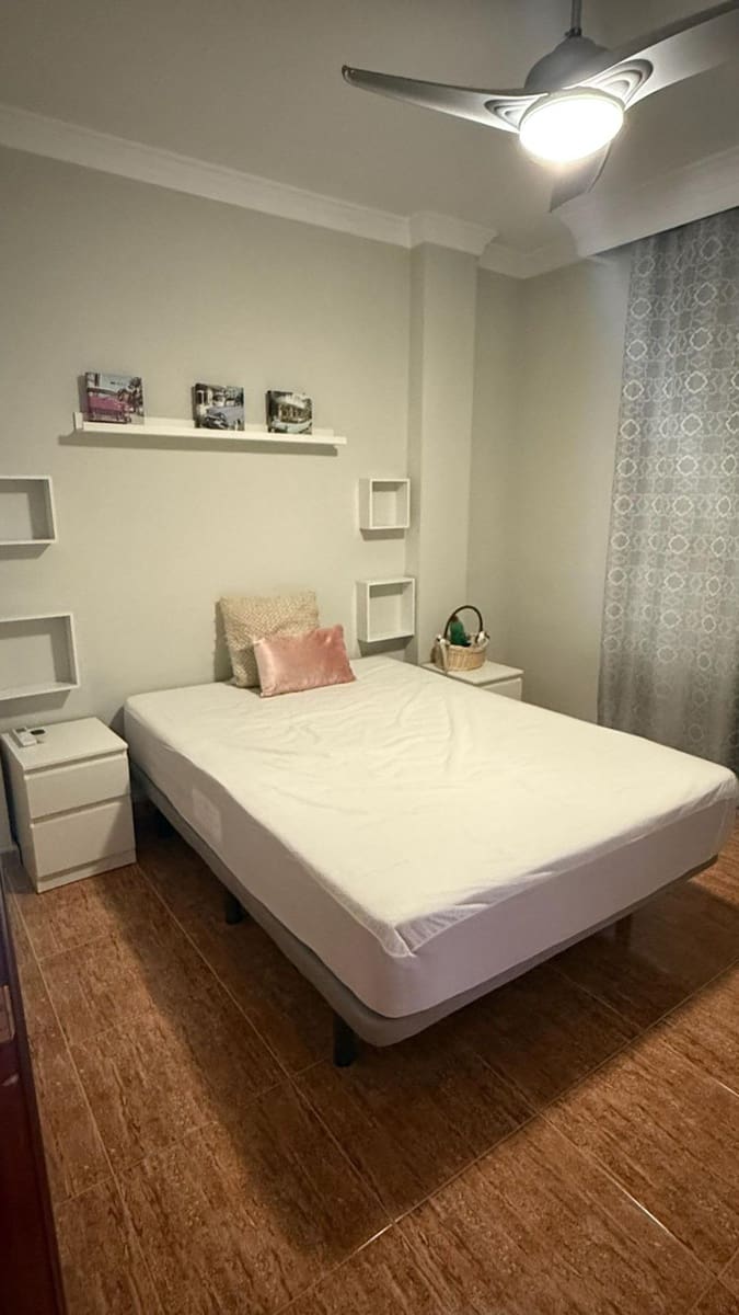 Villa/Maison Semi-Mitoyenne de 3 chambres à louer à Albolote avec piscine garage - 1 300 € (Ref: 10005736)