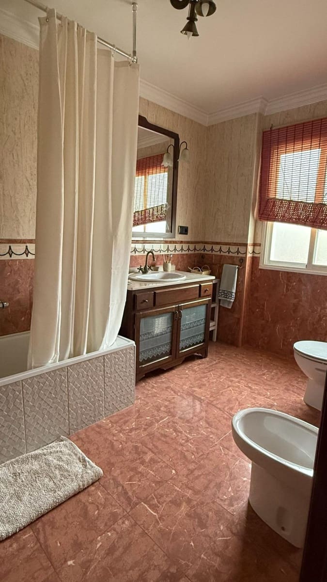 Villa/Maison Semi-Mitoyenne de 3 chambres à louer à Albolote avec piscine garage - 1 300 € (Ref: 10005736)