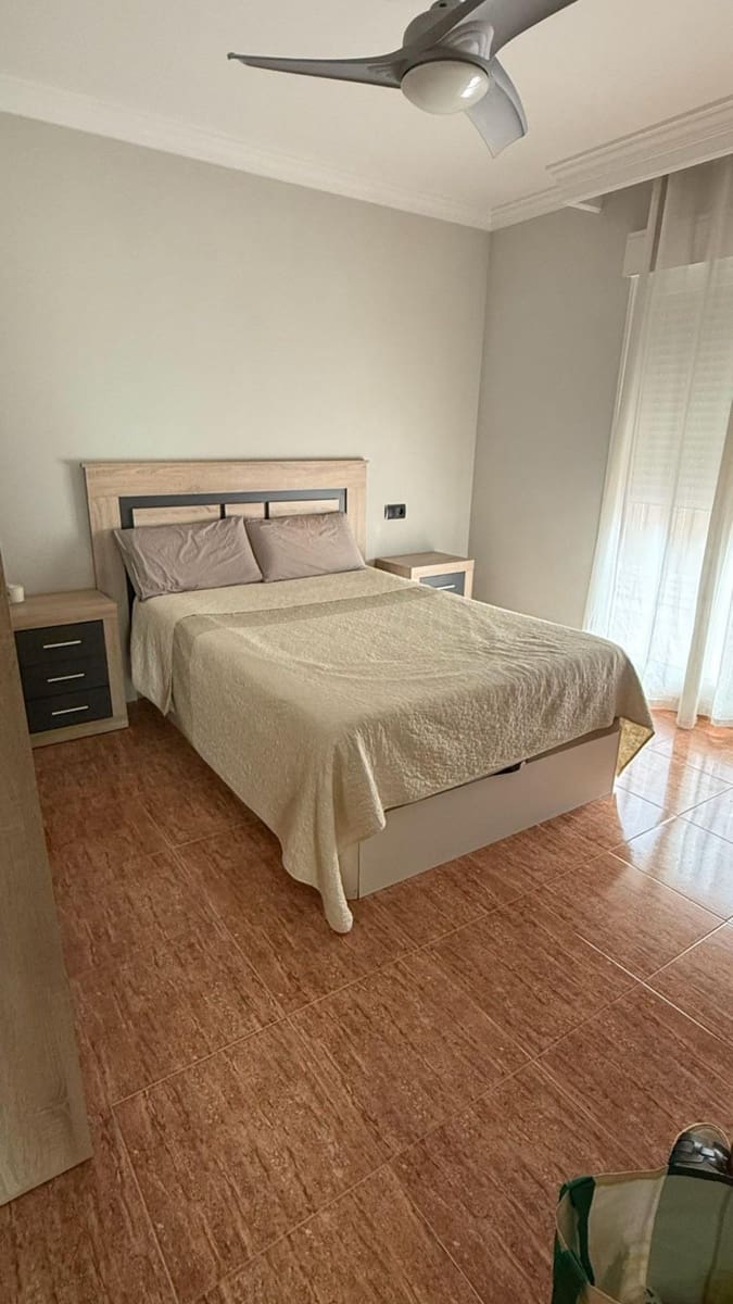 Villa/Maison Semi-Mitoyenne de 3 chambres à louer à Albolote avec piscine garage - 1 300 € (Ref: 10005736)