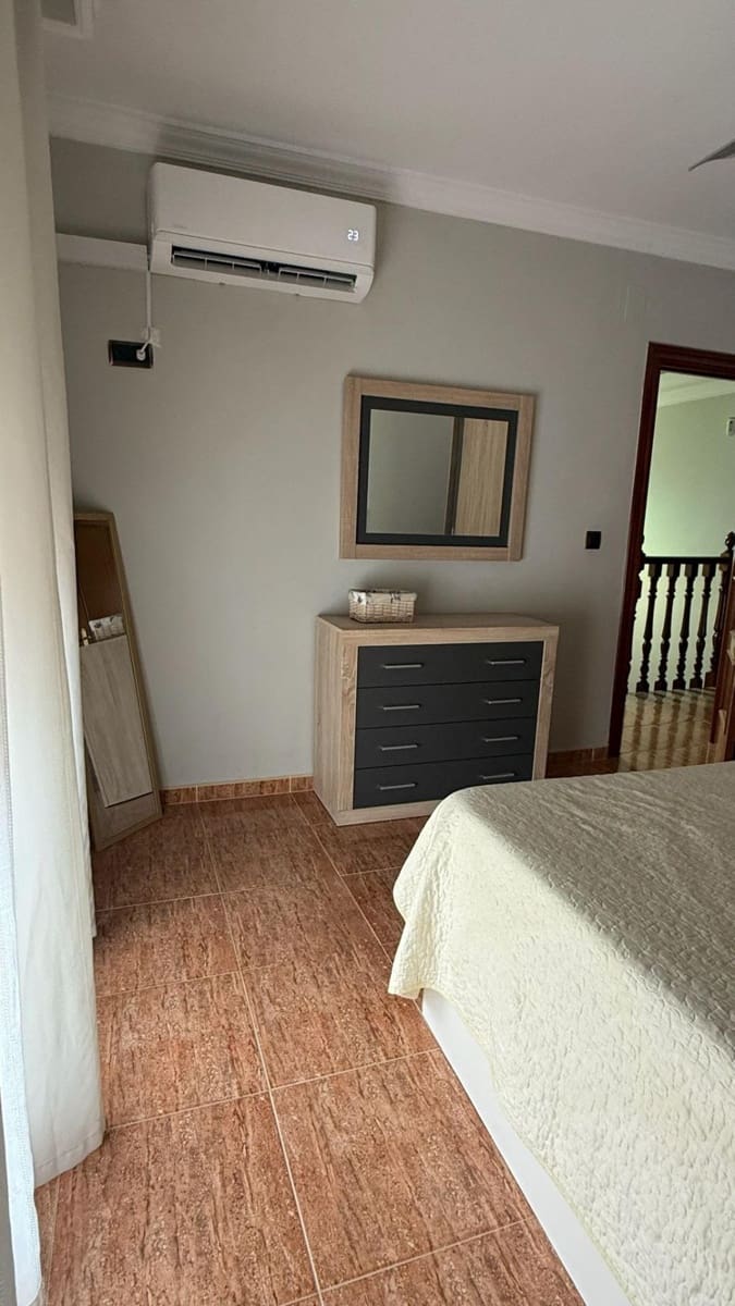 Villa/Maison Semi-Mitoyenne de 3 chambres à louer à Albolote avec piscine garage - 1 300 € (Ref: 10005736)