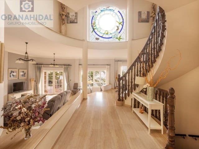 4 bedroom Villa for sale in Almuñécar with pool garage - € 1,750,000 (Ref: 9331262)