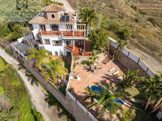 4 bedroom Villa for sale in Almuñécar with pool garage - € 1,750,000 (Ref: 9331262)