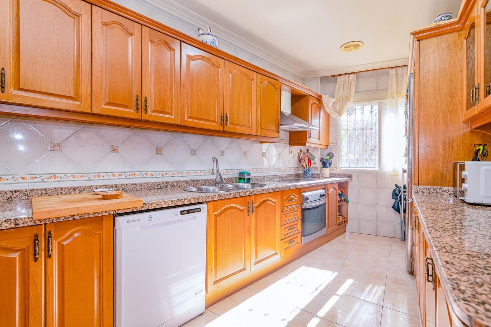 5 chambre Maison de Ville à vendre à Albolote avec garage - 280 000 € (Ref: 9335078)