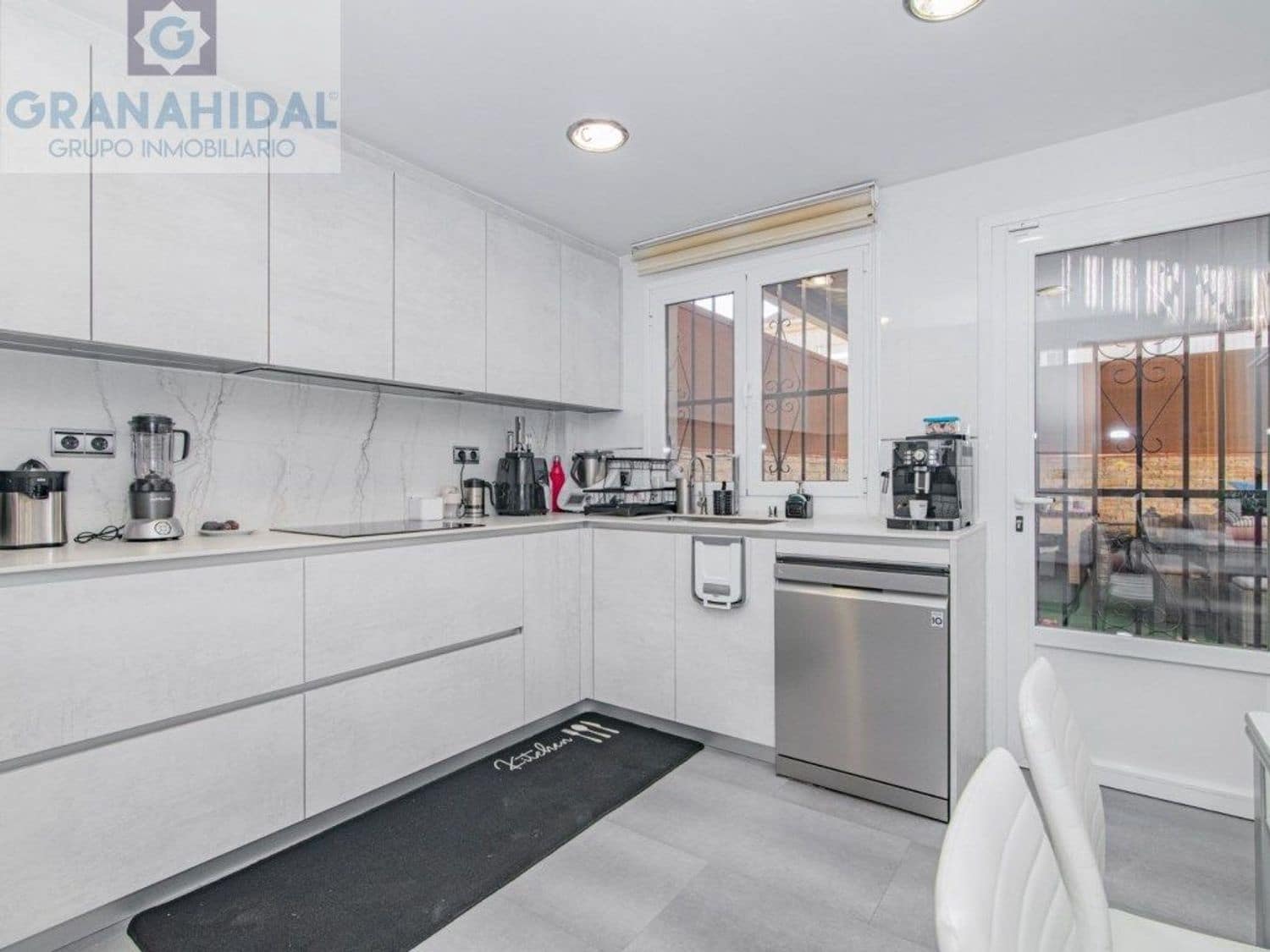 4 soveværelse Villa til salg i Albolote med swimmingpool - € 390.000 (Ref: 9338400)