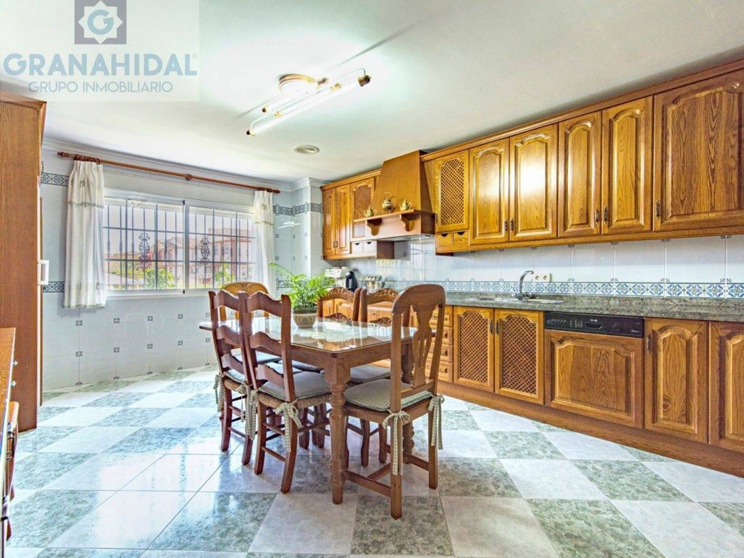 5 soveværelse Villa til salg i Albolote med swimmingpool - € 485.000 (Ref: 9338404)