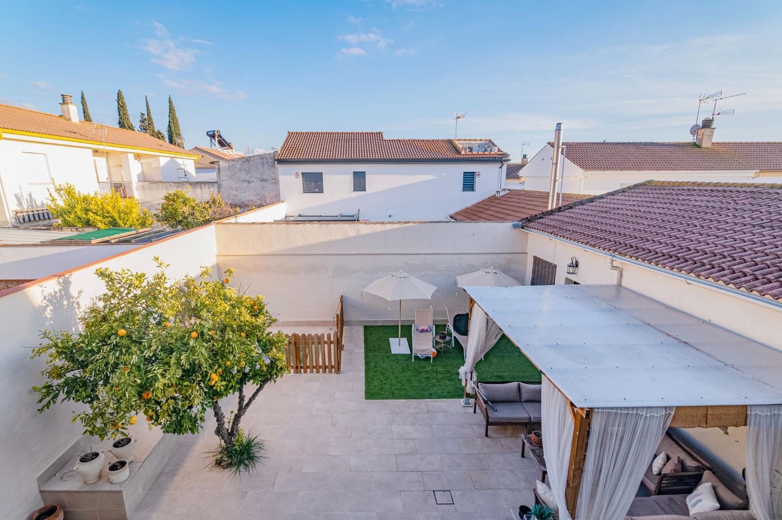 3 sovrum Radhus till salu i Albolote med garage - 360 000 € (Ref: 9551799)