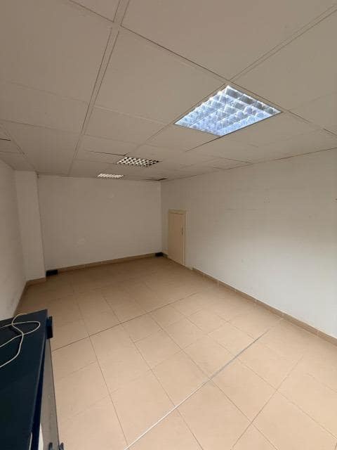 Erhverv til leje i Albolote - € 1.700 (Ref: 9555991)