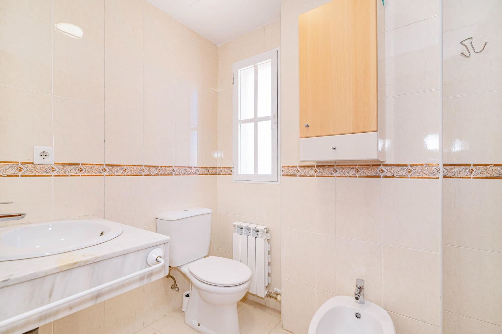 3 makuuhuone Huvila myytävänä paikassa Albolote mukana 
autotalli - 289 000 € (Ref: 9686569)