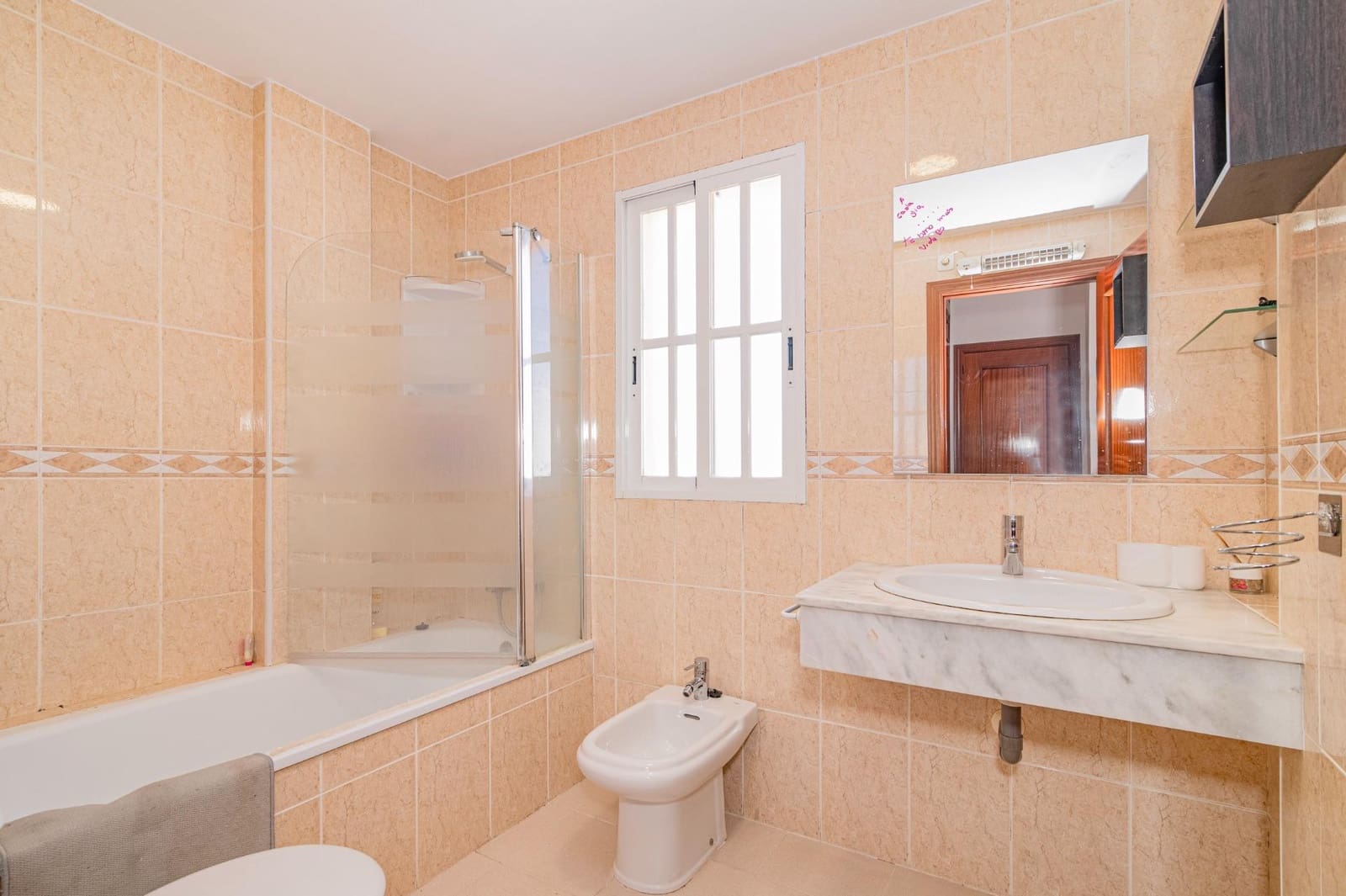 3 makuuhuone Huvila myytävänä paikassa Albolote mukana 
autotalli - 289 000 € (Ref: 9686569)