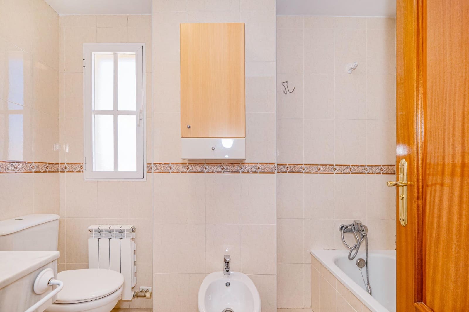 3 makuuhuone Huvila myytävänä paikassa Albolote mukana 
autotalli - 289 000 € (Ref: 9686569)