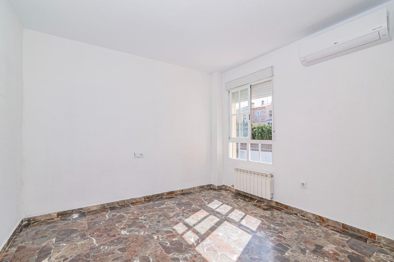 3 makuuhuone Huvila myytävänä paikassa Albolote mukana 
autotalli - 289 000 € (Ref: 9686569)