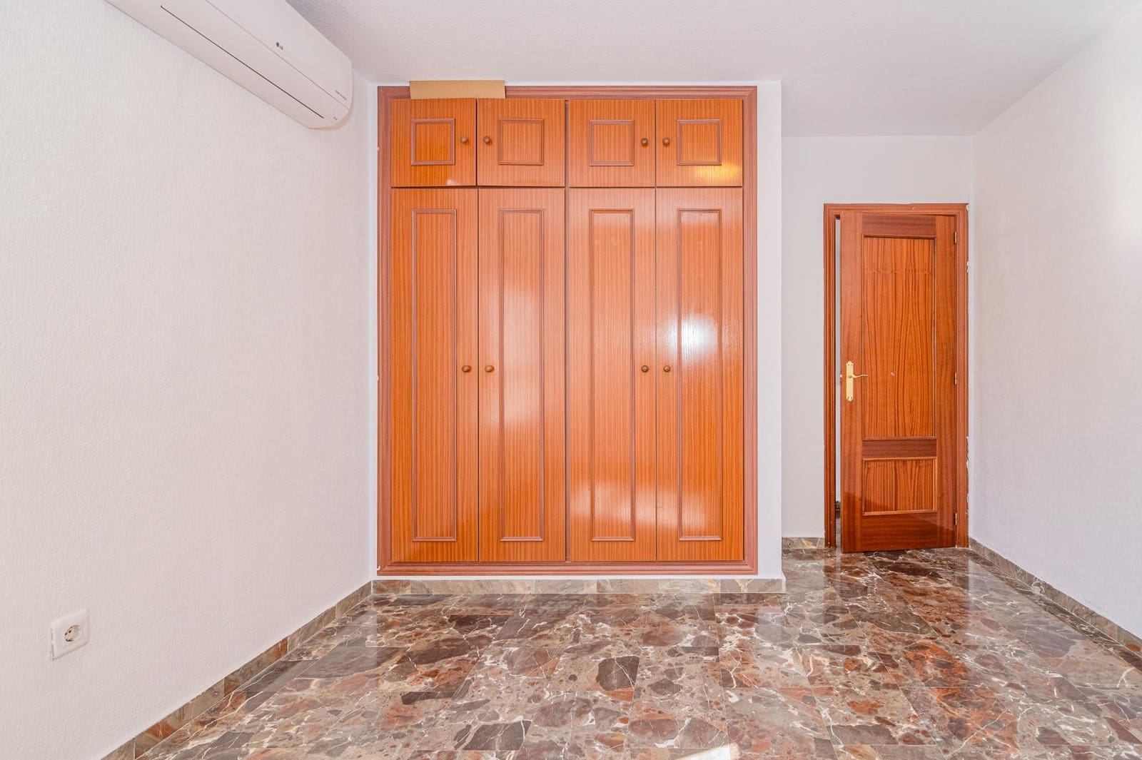 3 makuuhuone Huvila myytävänä paikassa Albolote mukana 
autotalli - 289 000 € (Ref: 9686569)