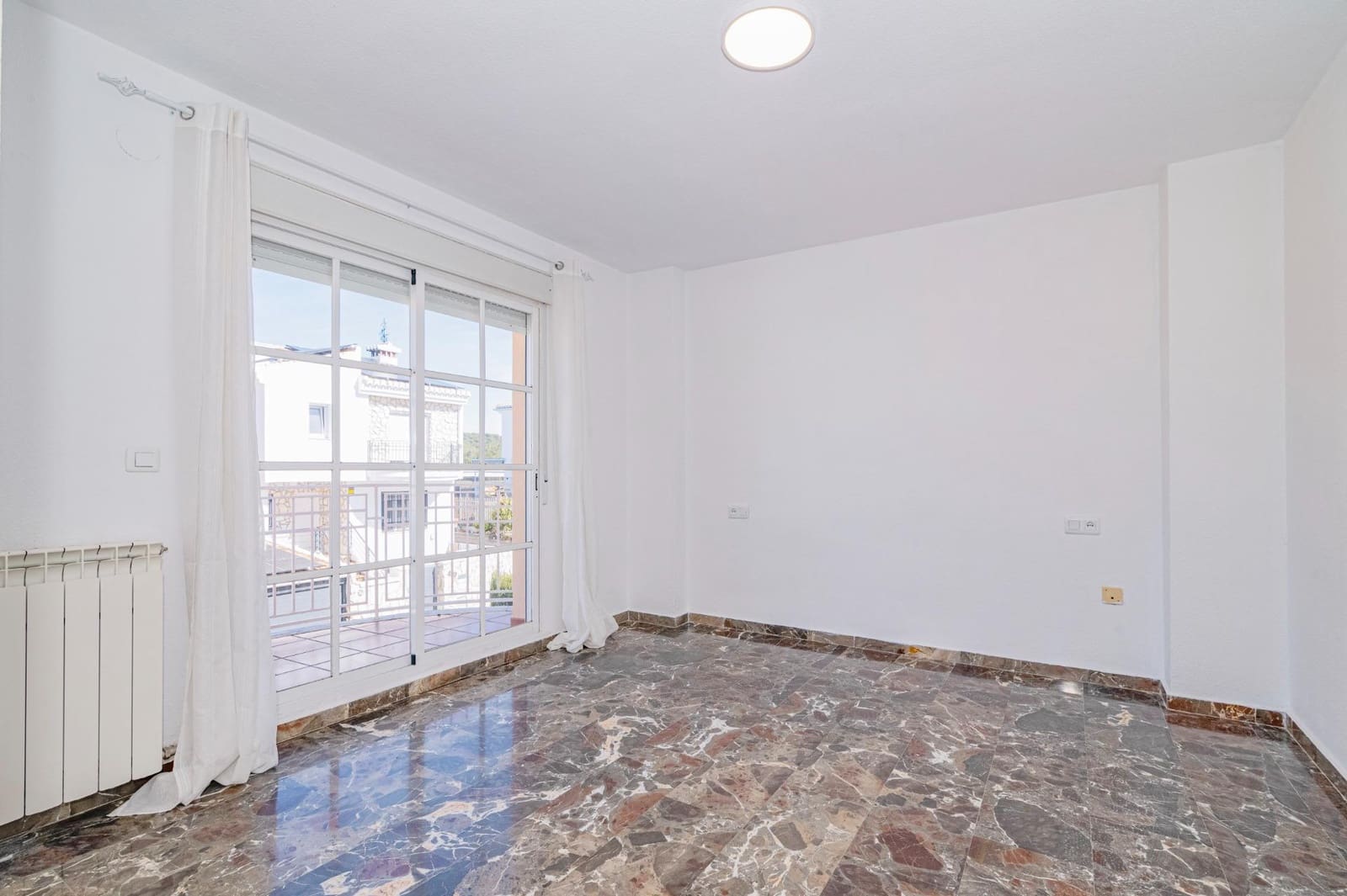 3 makuuhuone Huvila myytävänä paikassa Albolote mukana 
autotalli - 289 000 € (Ref: 9686569)