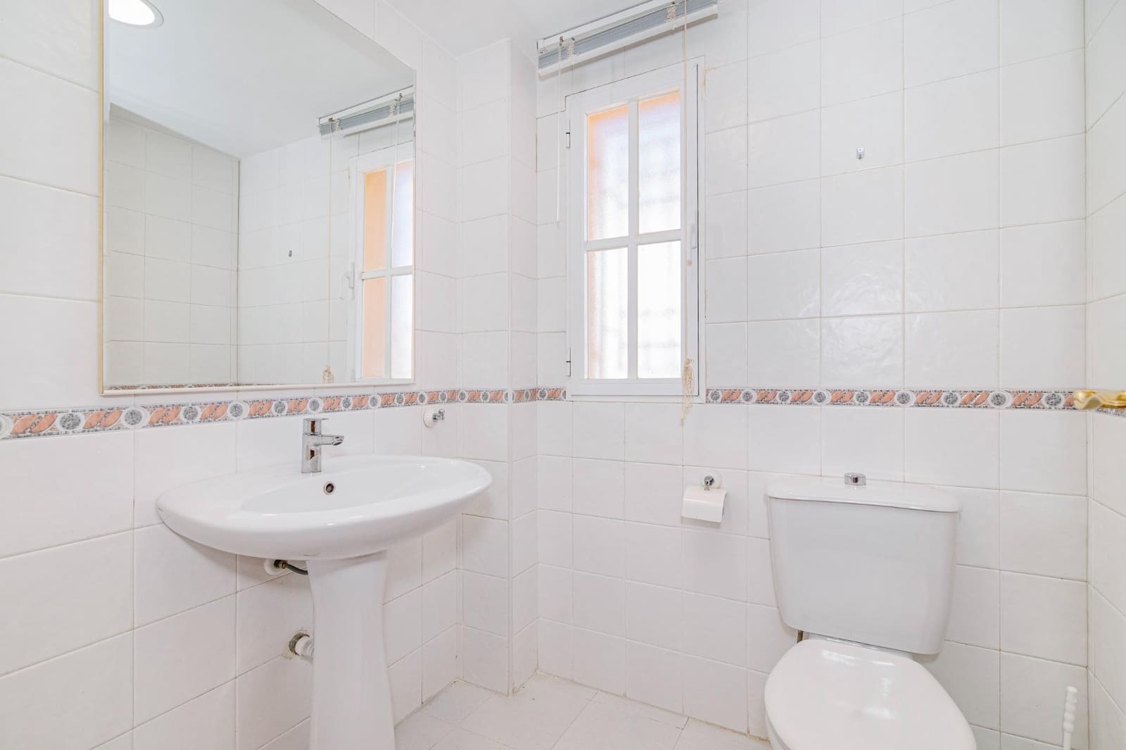 3 makuuhuone Huvila myytävänä paikassa Albolote mukana 
autotalli - 289 000 € (Ref: 9686569)