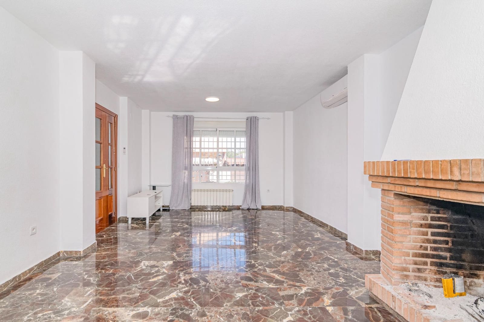 3 makuuhuone Huvila myytävänä paikassa Albolote mukana 
autotalli - 289 000 € (Ref: 9686569)