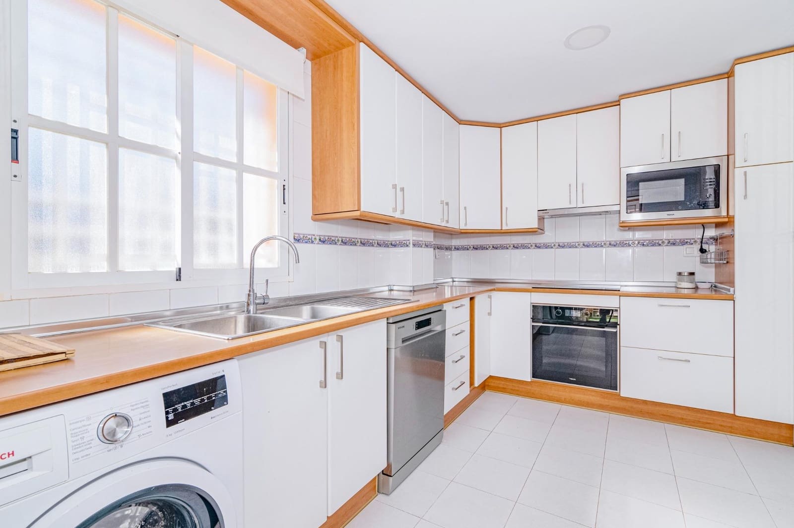 3 makuuhuone Huvila myytävänä paikassa Albolote mukana 
autotalli - 289 000 € (Ref: 9686569)