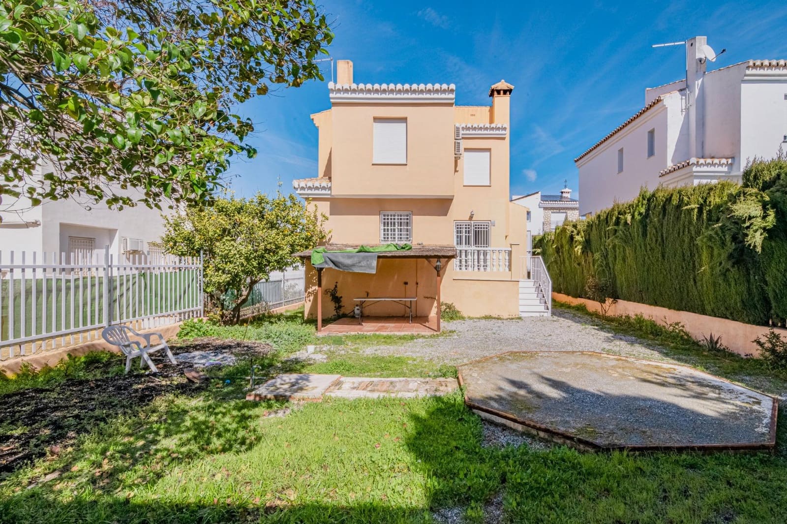 3 makuuhuone Huvila myytävänä paikassa Albolote mukana 
autotalli - 289 000 € (Ref: 9686569)