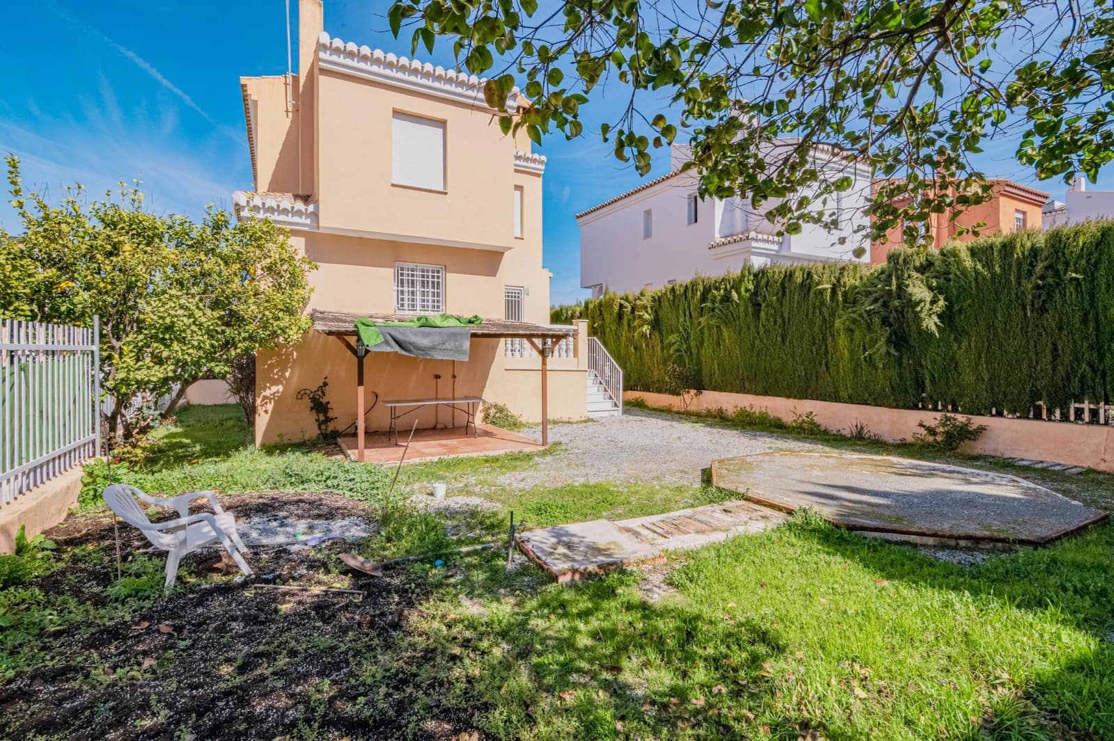 3 makuuhuone Huvila myytävänä paikassa Albolote mukana 
autotalli - 289 000 € (Ref: 9686569)