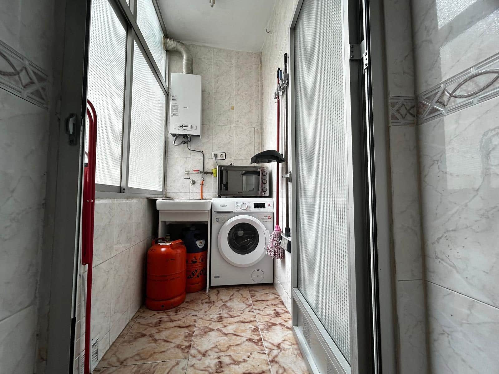3 bedroom Flat for sale in Granada city - € 225,000 (Ref: 9861972)