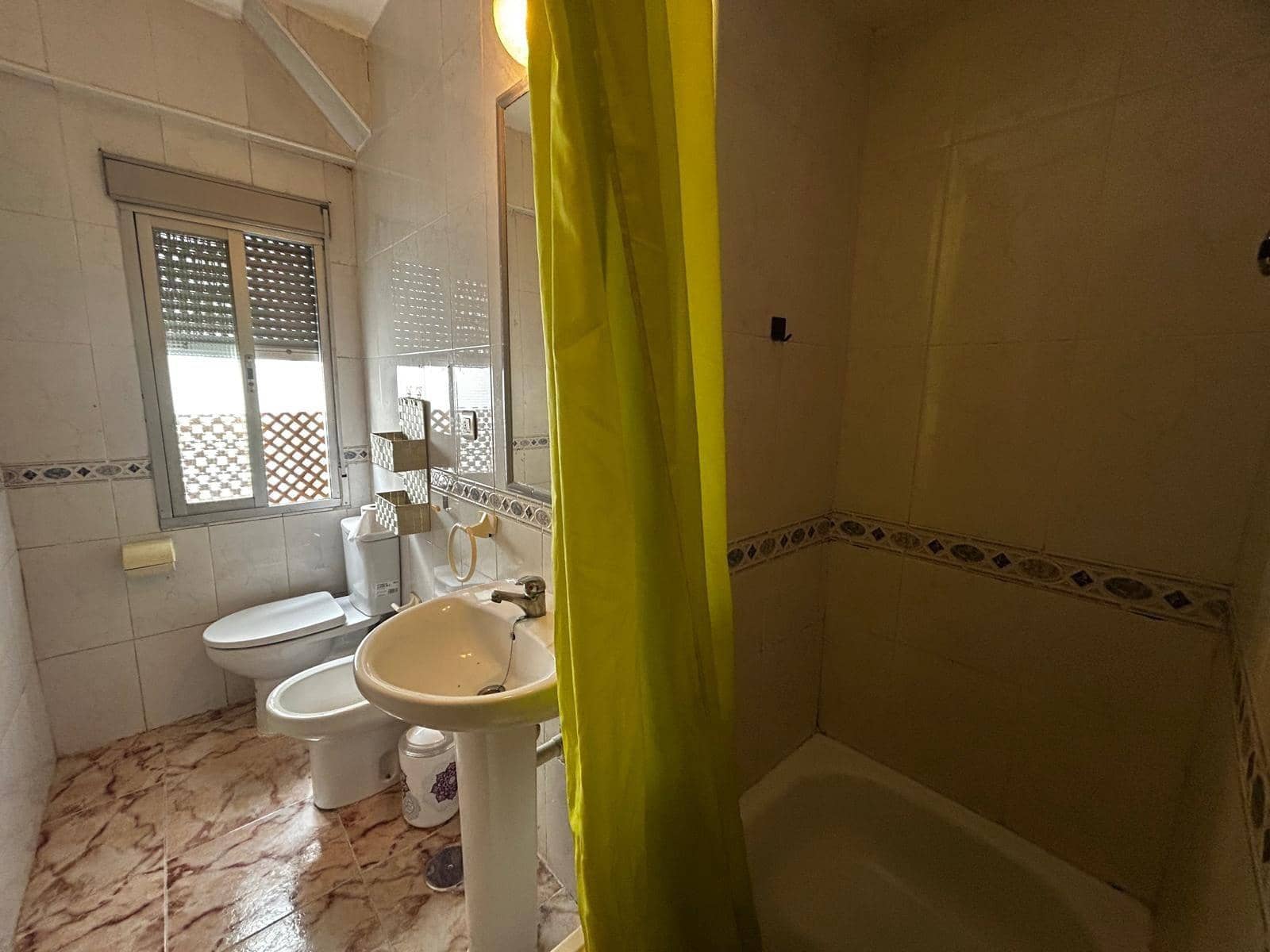 3 bedroom Flat for sale in Granada city - € 225,000 (Ref: 9861972)
