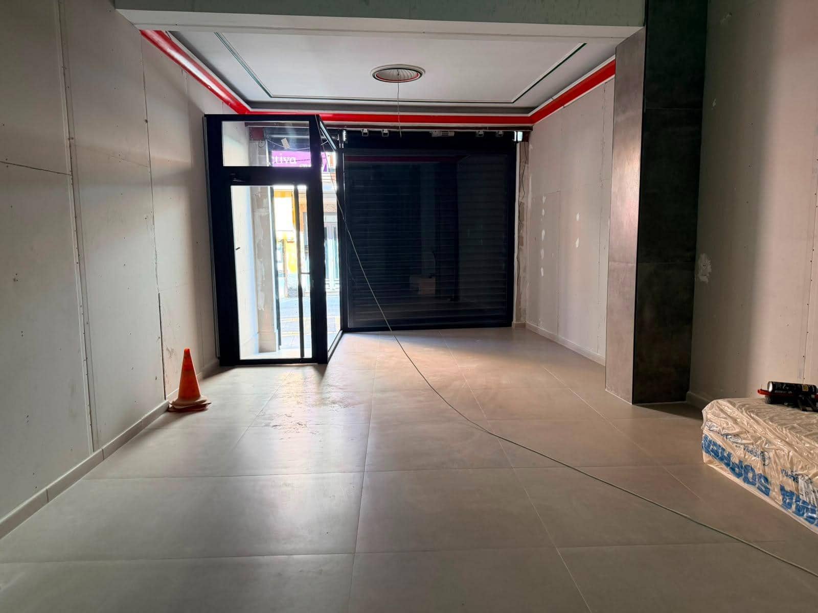 Commercial for rent in Albolote - € 999 (Ref: 9876563)