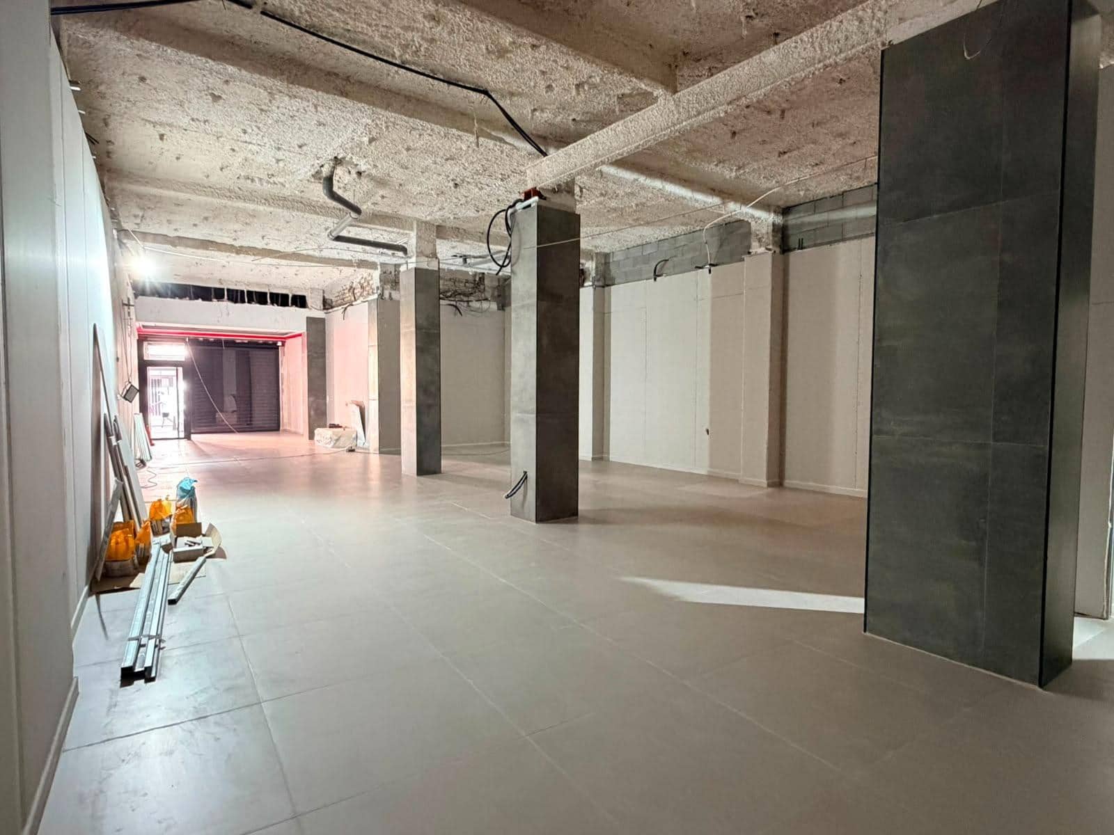 Commercial for rent in Albolote - € 999 (Ref: 9876563)