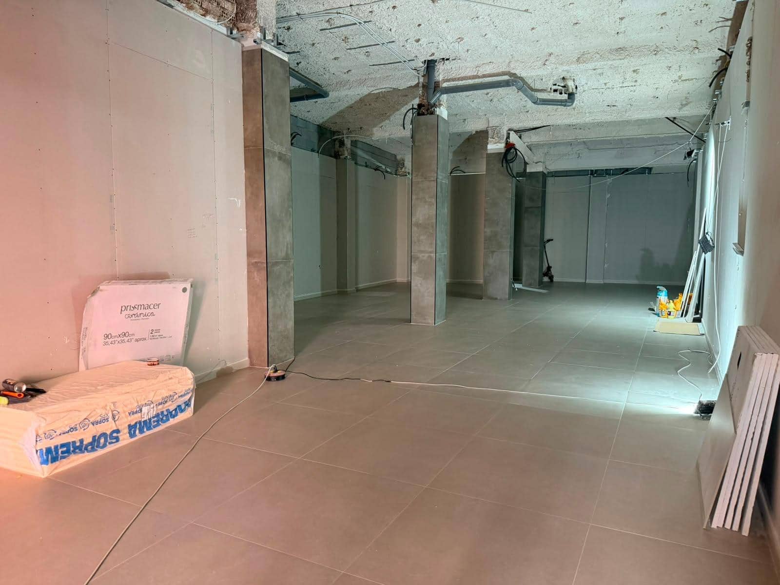 Commercial for rent in Albolote - € 999 (Ref: 9876563)