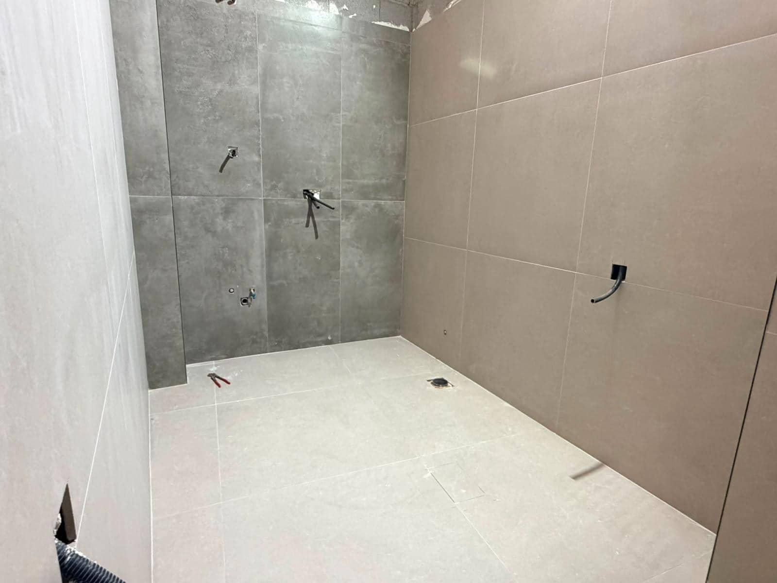 Commercial for rent in Albolote - € 999 (Ref: 9876563)