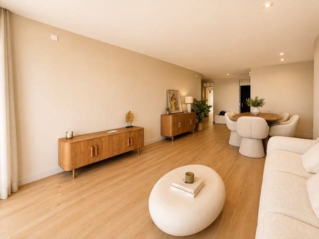 Appartement de 3 chambres à louer à Puerto de Alcudia, Alcúdia - 3 500 € (Ref: 10008743)