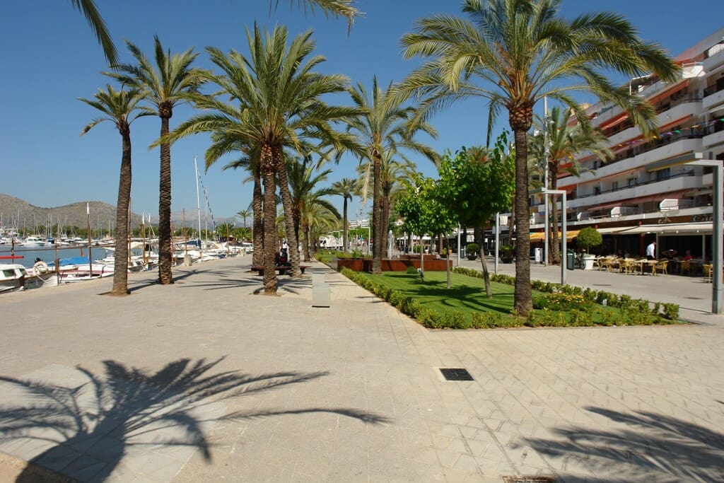 3 bedroom Apartment for rent in Puerto de Alcudia - € 3,500 (Ref: 10008743)