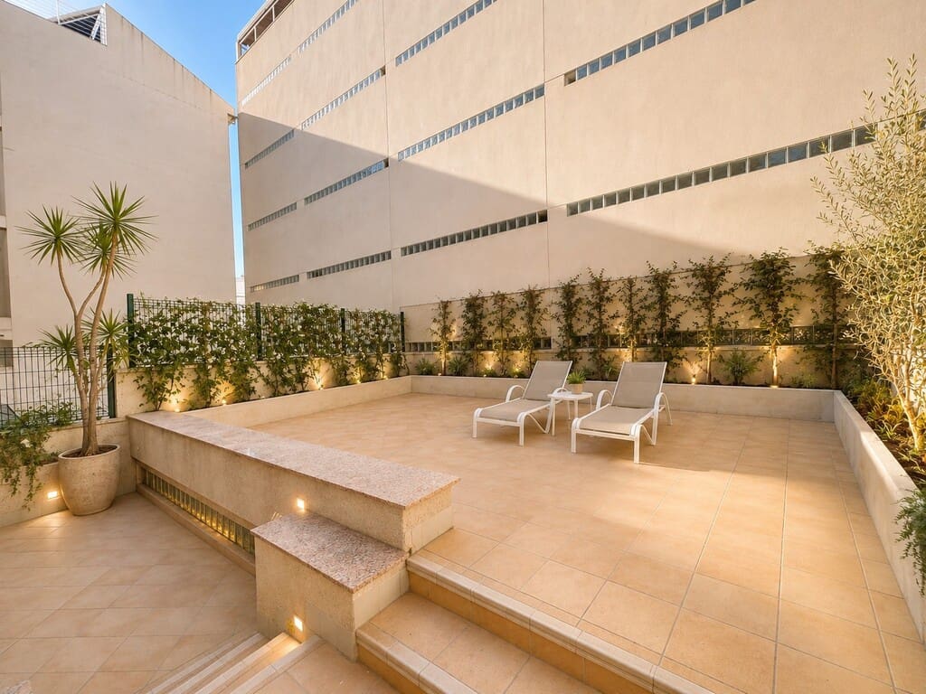 3 bedroom Apartment for rent in Puerto de Alcudia - € 3,500 (Ref: 10008743)