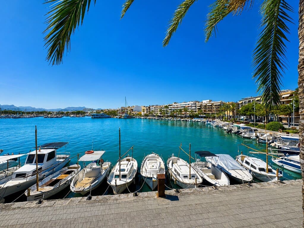 3 bedroom Apartment for rent in Puerto de Alcudia - € 3,500 (Ref: 10008743)