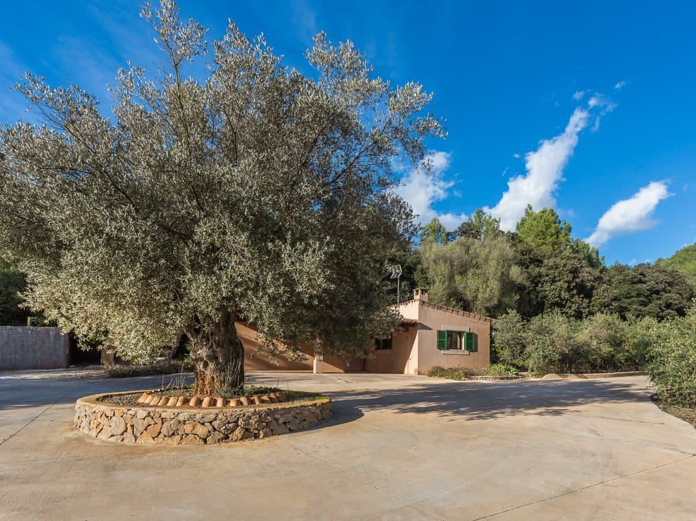 6 bedroom Finca/Country House for sale in Esporles with pool garage - € 5,350,000 (Ref: 7819203)